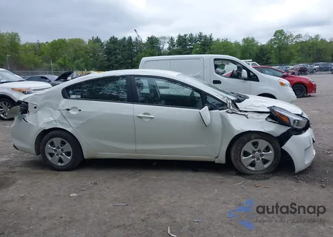 2018 Kia Forte Lx z USA, uszkodzony, nr VIN 3KPFK4A72JE275904